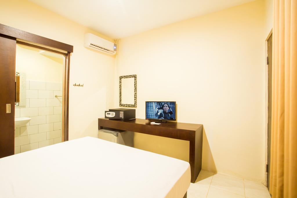 M Box Seminyak Hostel Room photo